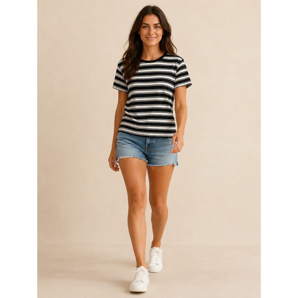 LR2610 Great Northwest Women’s Large Black White Striped Short Sleeve Tee